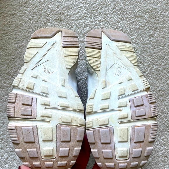 EUC Nike Huaraches lavender and gray - Picture 5 of 8